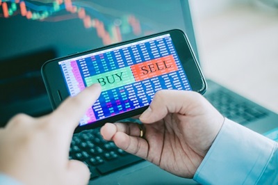 Qué hacer con esta acción, ¿comprar o vender?